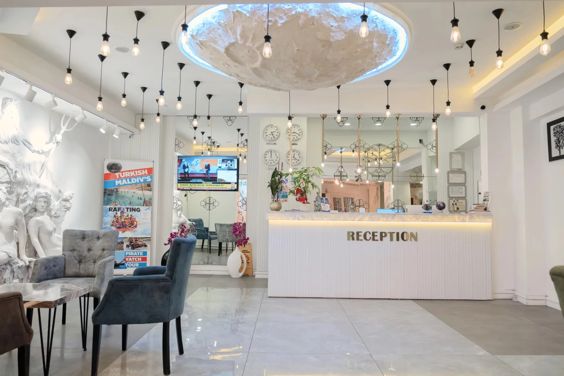 Lobby- und Rezeptionsbereich des Mİ Hotel Boutique